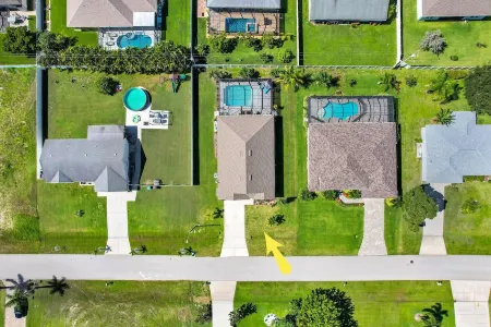 3 Miles to beach with Heated Southern Exposure Pool, Family Games & Dog friendly