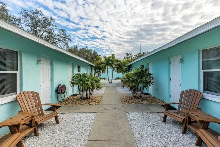 Cute 2BR/1BA Gem near Beaches, Bikes, Bars, Bayous