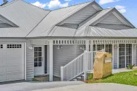 House on Catho and Moonee Beach. Special Book 2 Nights Stay