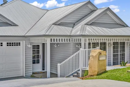 House on Catho and Moonee Beach. Special Book 2 Nights Stay Отели в г. Кэтрин Хилл Бэй