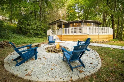 Private Round Cabin near Boone/Blowing Rock/Ski Slopes/Wineries/ASU/Hiking Trail Hotels near Alliance Bible Fellowship
