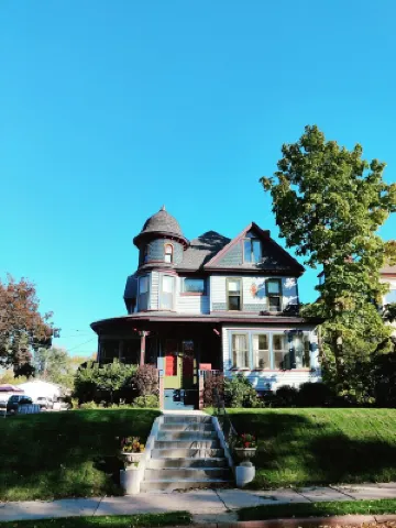 Historical Victorian in Swede Hollow Hotels in 