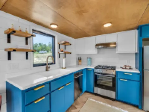 New Modern & Private Tiny Home on 21 acres Hotels in Ooltewah