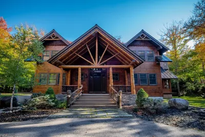 New Large Adirondack Lodge with Pond Waterfront and A/C Các khách sạn gần McCauley Mountain Ski Center