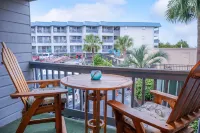 Sun, Sand and Pool : Condo at Savannah, Tybee