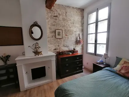Historic Apartment in Pedestrian Town Centre Отели рядом с Аэропорт Авиньон-Комон