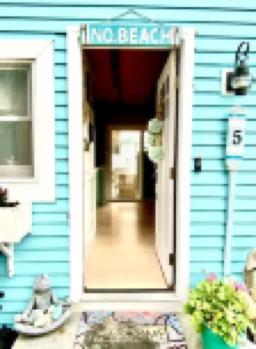 Turquoise Cottage - Indoor Pool,Hot Tub,Bring Your Pup,Short Walk to North Beach - 4-Star