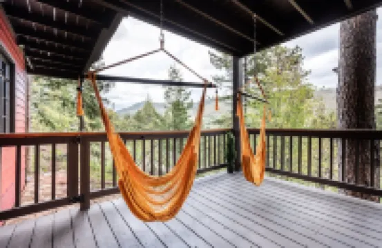 Hot Tub, King Beds, Bunkroom, Deck & Dog Friendly -Modern Mountain Getaway Cabin
