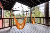 Upscale Remolded Modern Mountain Cabin l HOT TUB l Valley view l King suites