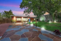 BOHO Paradise, KING Bed, POOL, 1 month+LONG Term Stays,PET FRIENDLY Silver City 주변 호텔