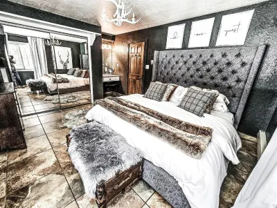 LUXURY Mountain-Chic Retreat HOME for Couples and Families !