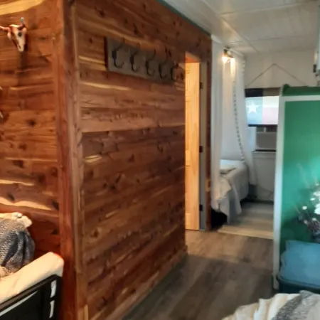 Quiet country cabin just 30 minutes from Austin Airport