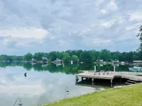 Lake Martin Boathouse great for couples: steps to the dock. Paddleboat included.