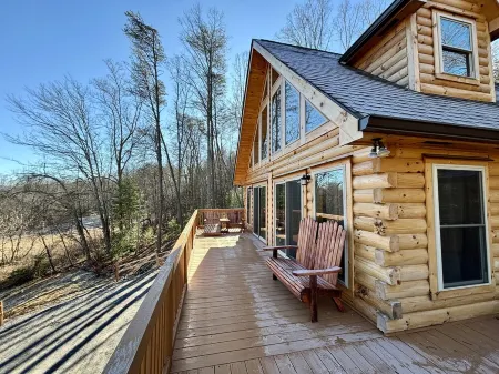 New cabin with king size bedrooms, en suite bathrooms, smart TV, decks & views.