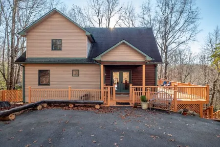 Modern Mountain Getaway in Connestee Falls now with a Tesla charger!