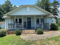 The Old Farmhouse near Pisgah National Forest entrance Hotels in Brevard