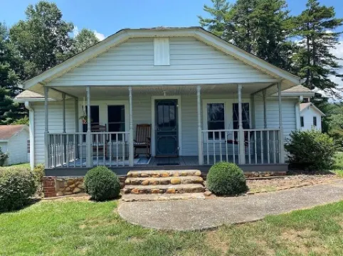 The Old Farmhouse near Pisgah National Forest entrance