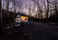 Storybook Cottage @ Four Fillies Lodge-Glamping