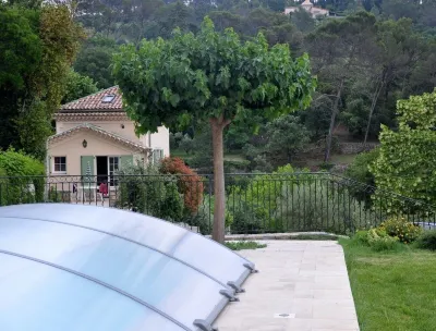 Comfortable Gite with pool close to the city and the countryside La Fontaine Pagode 주변 호텔