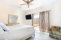 Sunrise on Sunset: 5 bed/5 bath sleeps 16 with a heated pool!