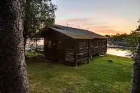 Authentic Log Cabin on Damariscotta River W/ Dock and Moorings
