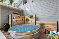NEW Gulfport Home - w/Pool, Near beach-casino-waterpark-lynnmeadows