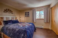 Silverthorne Condo with Mtn views, Pool & Hot tub - balcony