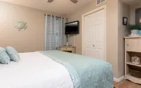 "BEACHFRONT" 4th Floor Condo ~ Phoenix East ~ Balcony ~ ORANGE BEACH OCEANFRONT - Private Pools
