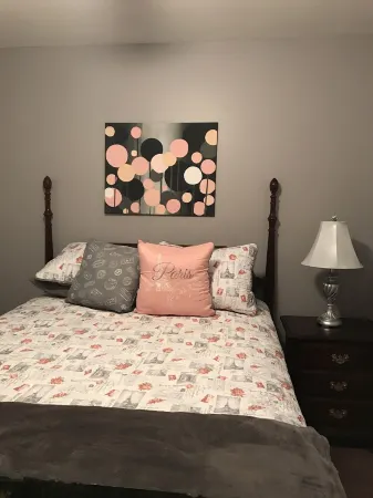 Single house 3 bed rooms bath kitchen sitting room Отели в г. Хардин