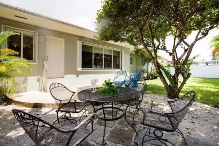 Immaculate spacious 3/2 in the heart of Miami, FL