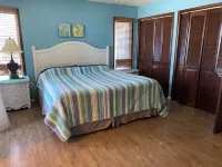 Almost beachfront 3-bedroom house in Loveladies with WiFi, AC Ship Bottom Beach 주변 호텔