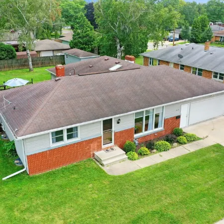 Lombardi's Lodge: 4BR Home 5min Walk to Lambeau