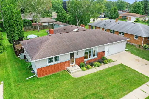 Lombardi's Lodge: 4BR Home 5min Walk to Lambeau