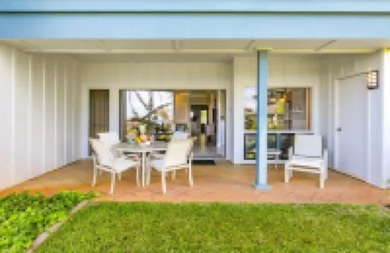Deluxe Ocean View Ground Floor.... Renovated ..Walk to the Hyatt and Beach...A/C