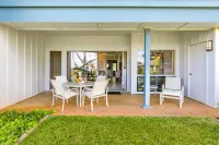 Deluxe Ocean View Ground Floor.... Renovated ..Walk to the Hyatt and Beach...A/C