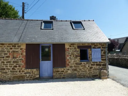 Family room, 2 mins from the beach