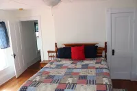 Reedville Retreat, waterfront w/ private dock &outdoor sink-for fishing/crabbing