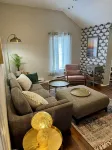 Adorable Midtown Kingston Tavern Style apartment