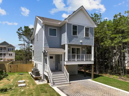 NEW Retreat with Pool, Hot Tub, and Premium Amenities! NEXT to 'Park and Paddle'