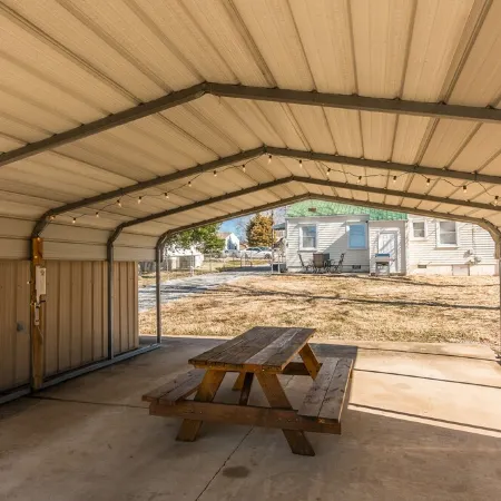 Cozy House in Gallatin City Limits
