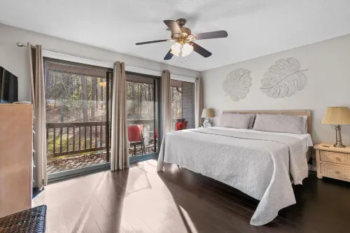 The 2 BDRM Lovely Lake Desoto Townhome Hotels in Hot Springs Village