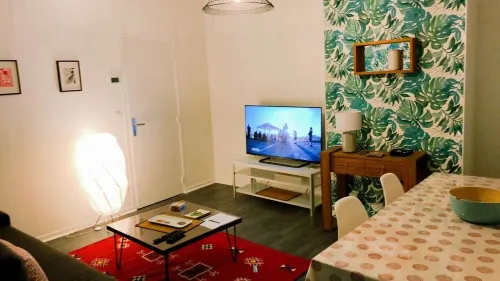 Appartement Roubaix Gare 2 Chambres Pour 6. Calme et Agréable ! Parking Dispo Hotels in Roubaix