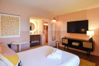 Mid-Century Themed Hotel Room in Fayetteville, AR - The Clementine on College #6 Hotels in Fayetteville