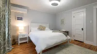Beautiful Remodeled Downtown Frederick Cottage (Pet-Friendly)