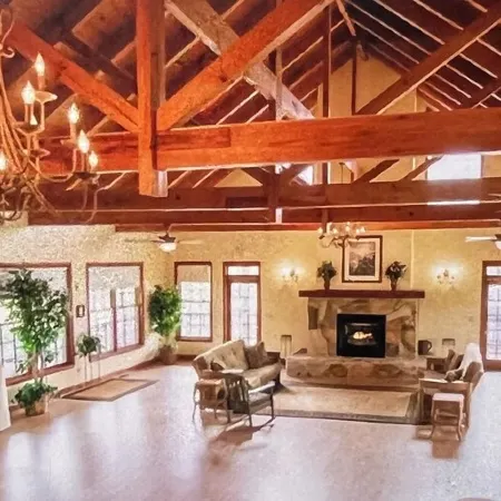 Lodge on the Lake Inside a Family Farm 2 or 5 Bedroom