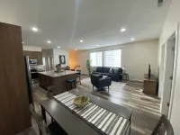 Located in Downtown Evanston, Walking distance to food, shops, and Train Depot. فنادق في إيفانستون