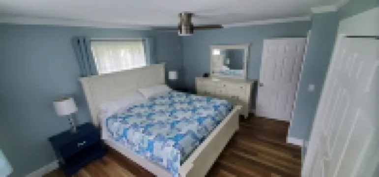 Deep Water Canal with Direct Access to the Homosassa River. Scalloping Heaven.