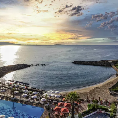 Pullman Cannes Mandelieu Отели рядом с достопримечательностью «Пляж Миди»
