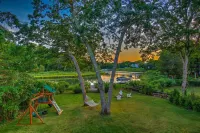 Live on the Water: Dock, Beach, Boat, Kayak & Fish Hotels in North Sea