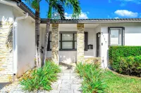 Heated Pool+Hot Tub! Close 2 Beach & Hardrock!